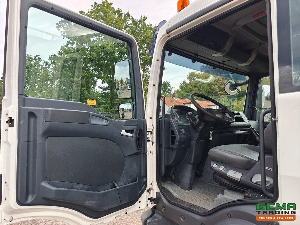 MAN TGL 12.210 4x2 Double Cab (6 persons) Euro4 - Open Load Bed + Hydraulic Ramp - Manual Transmission - Towbar