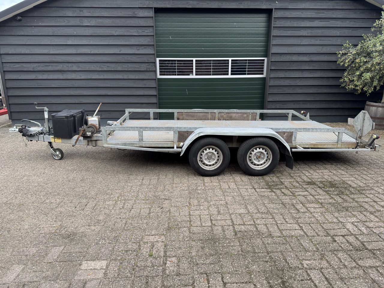 Henra autotransporter / auto ambulance (2001)