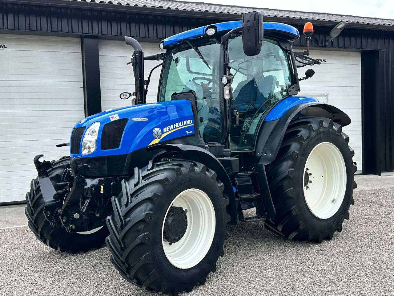 TE KOOP: zeer nette NEW HOLLAND T6.160