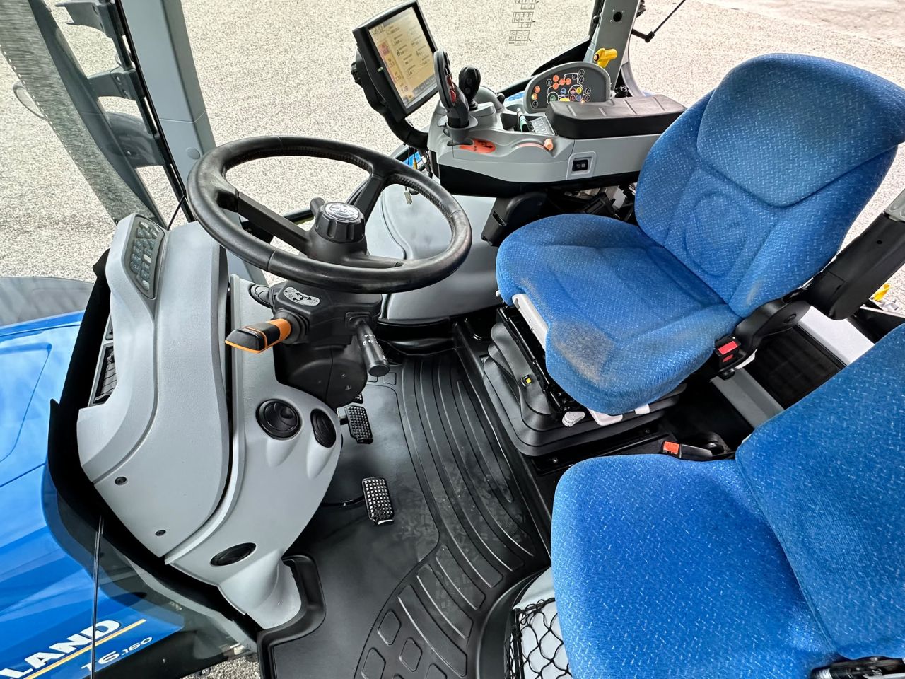 TE KOOP: zeer nette NEW HOLLAND T6.160