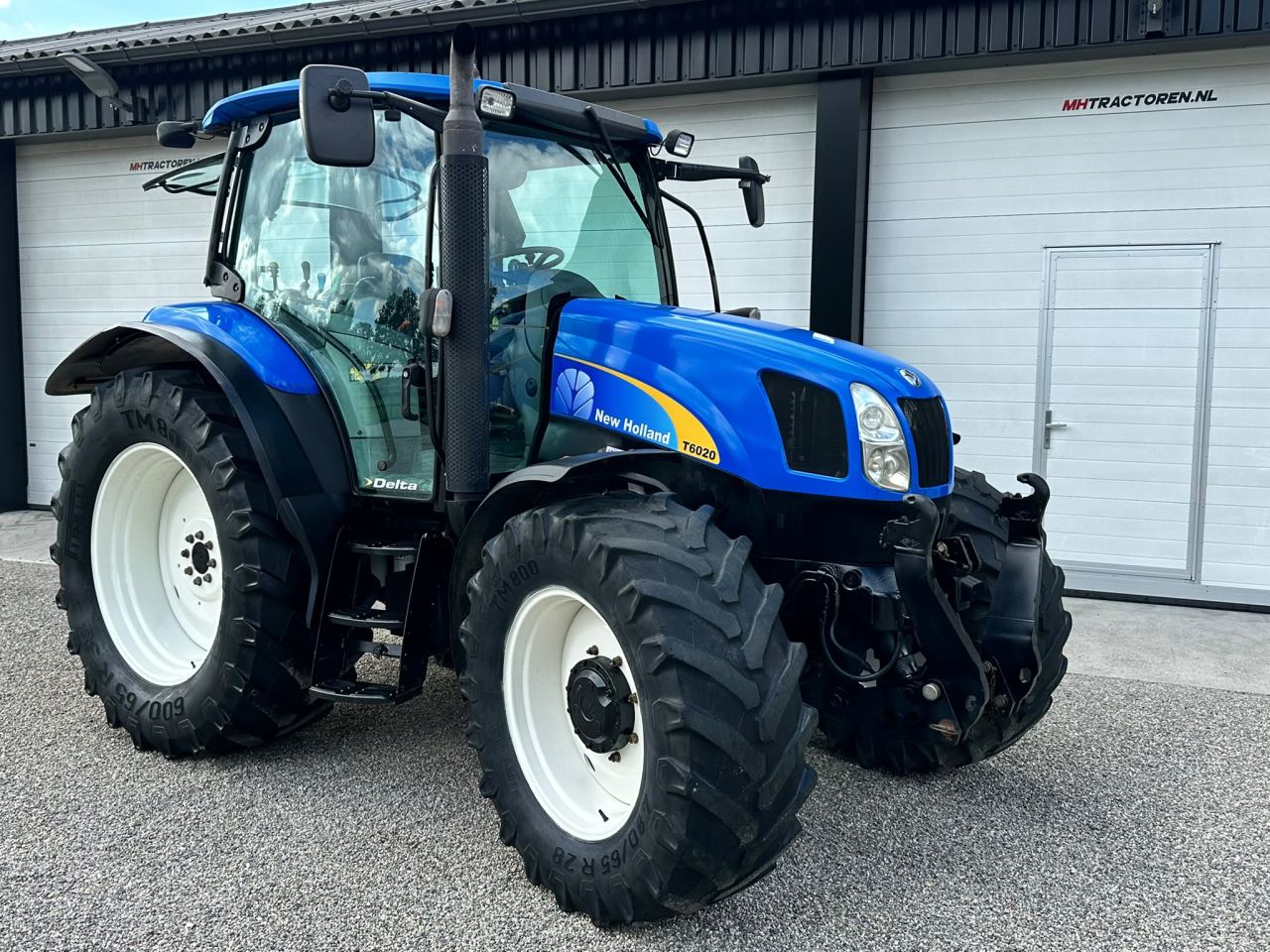 TE KOOP: zeer nette NEW HOLLAND T6020
