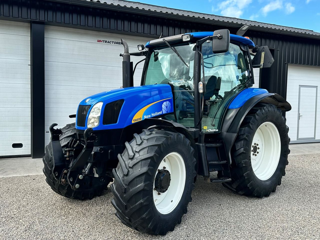 TE KOOP: zeer nette NEW HOLLAND T6020