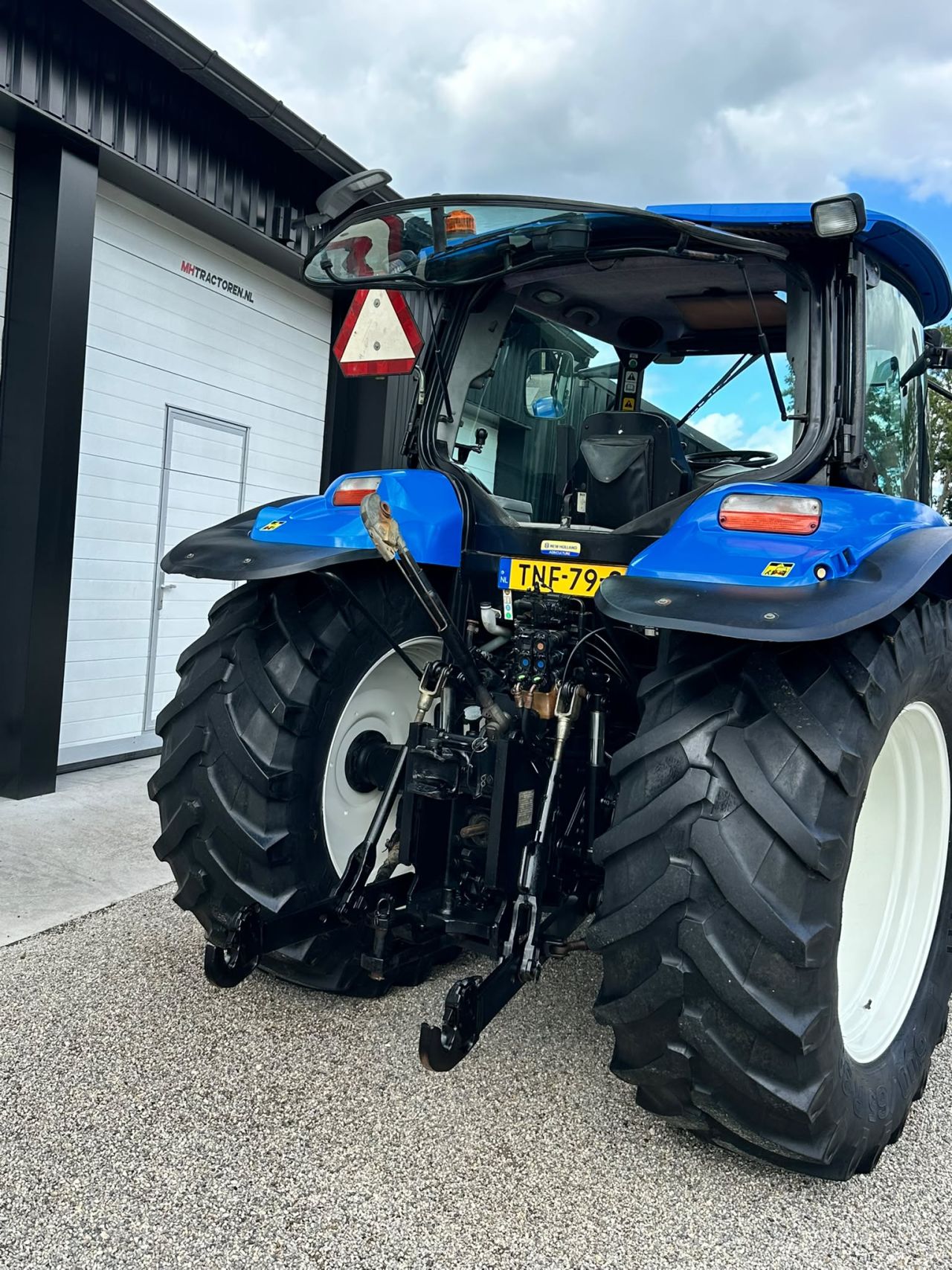 TE KOOP: zeer nette NEW HOLLAND T6020