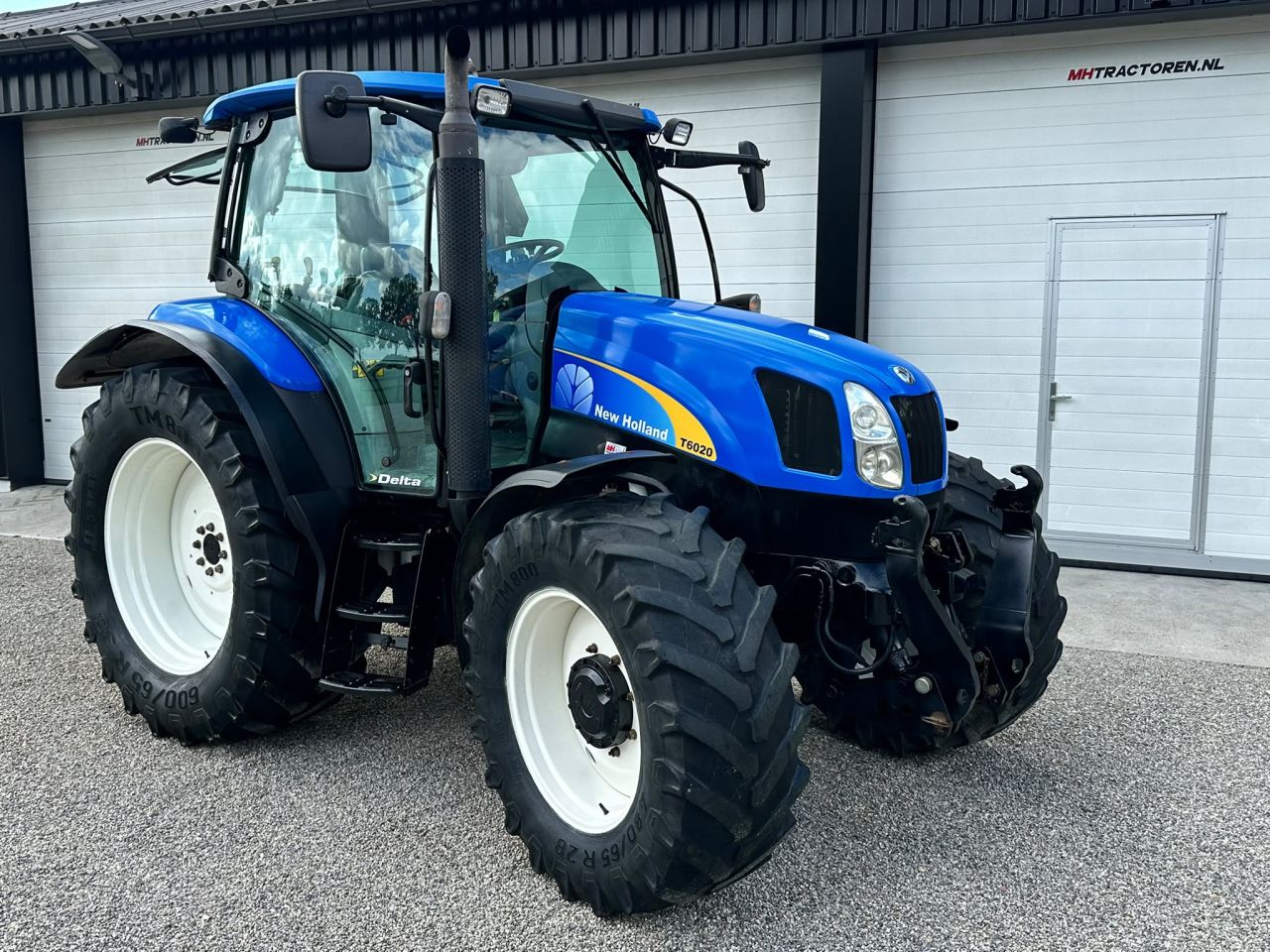 TE KOOP: zeer nette NEW HOLLAND T6020