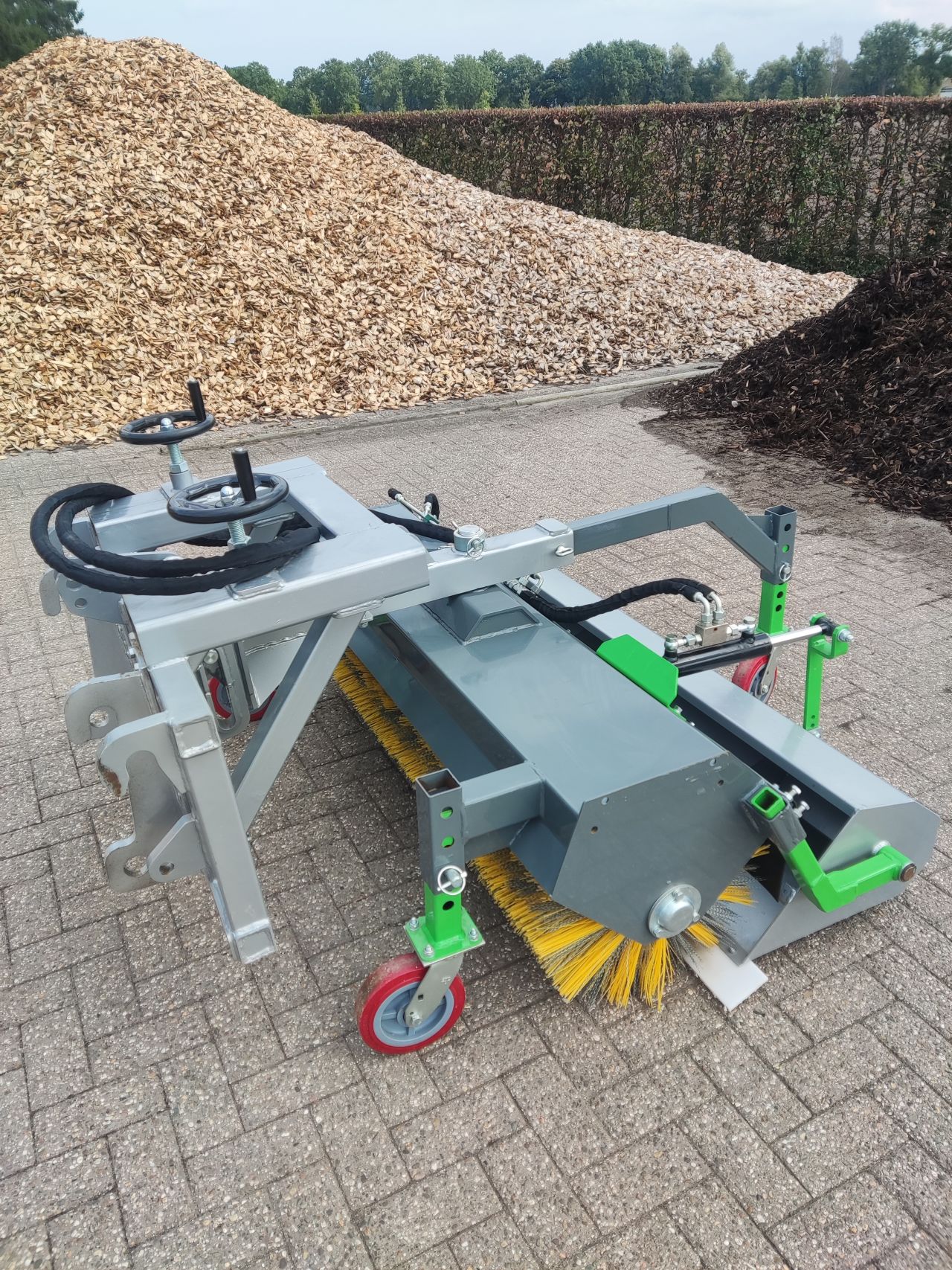 WCM aanbouwveegmachine (type SWN150, 150 cm., GIANT aansluiting)
