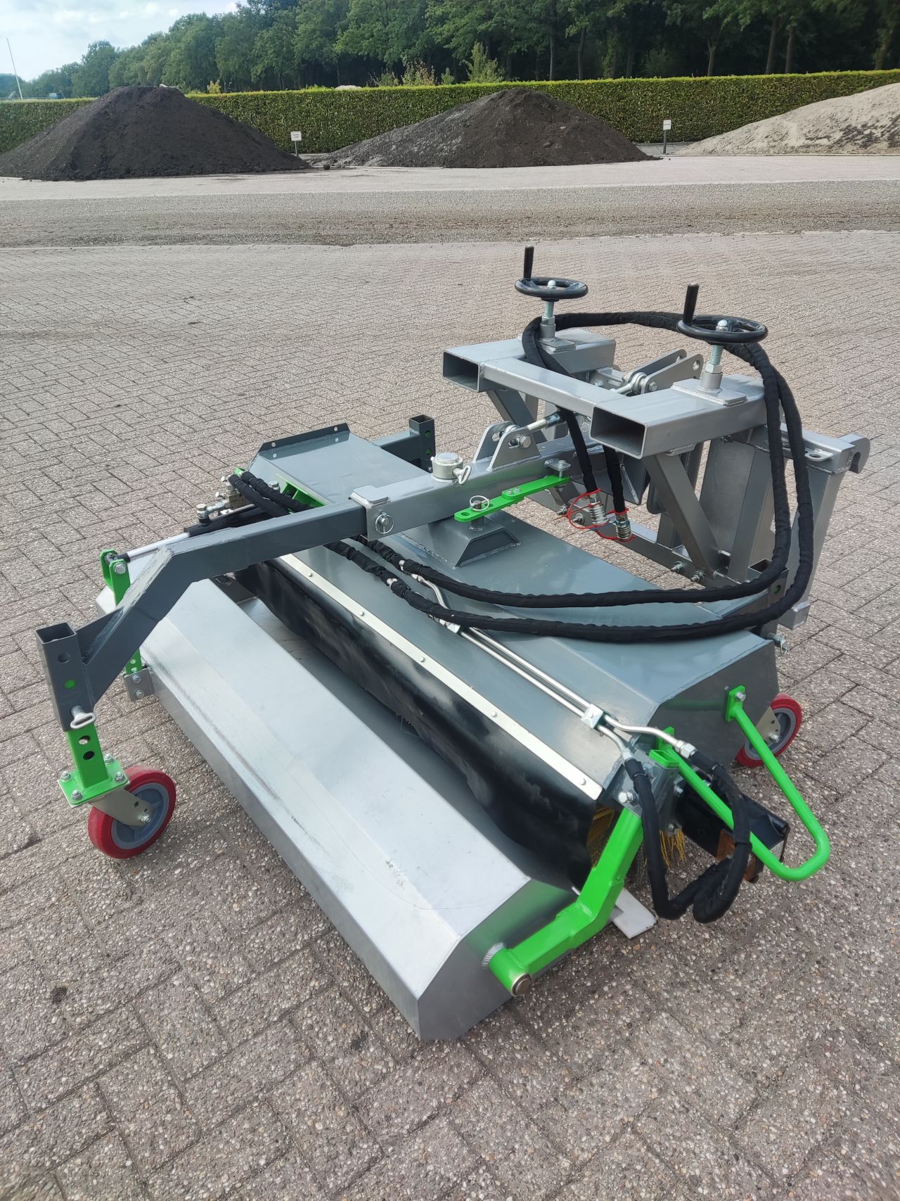 WCM aanbouwveegmachine (type SWN150, 150 cm., GIANT aansluiting)