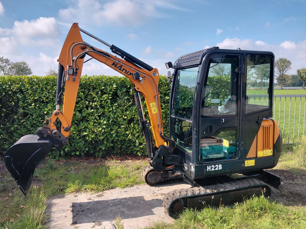 Minigraver Hanix H22 B ( Bj 2012 ) Sloop-sorteer / Minikraan / G