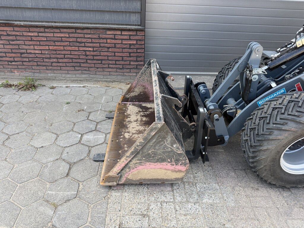 Giant G2700 X-TRA HD+ minishovel / kniklader 2026 150 uur