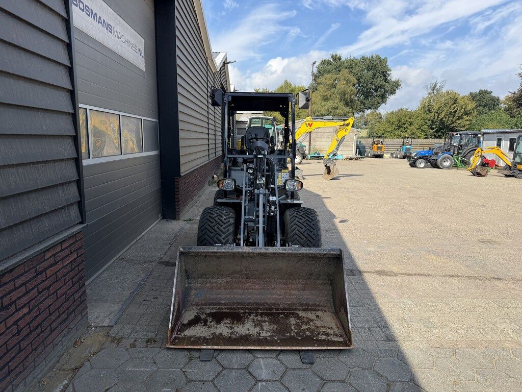 Giant G2700 X-TRA HD+ minishovel / kniklader 2026 150 uur