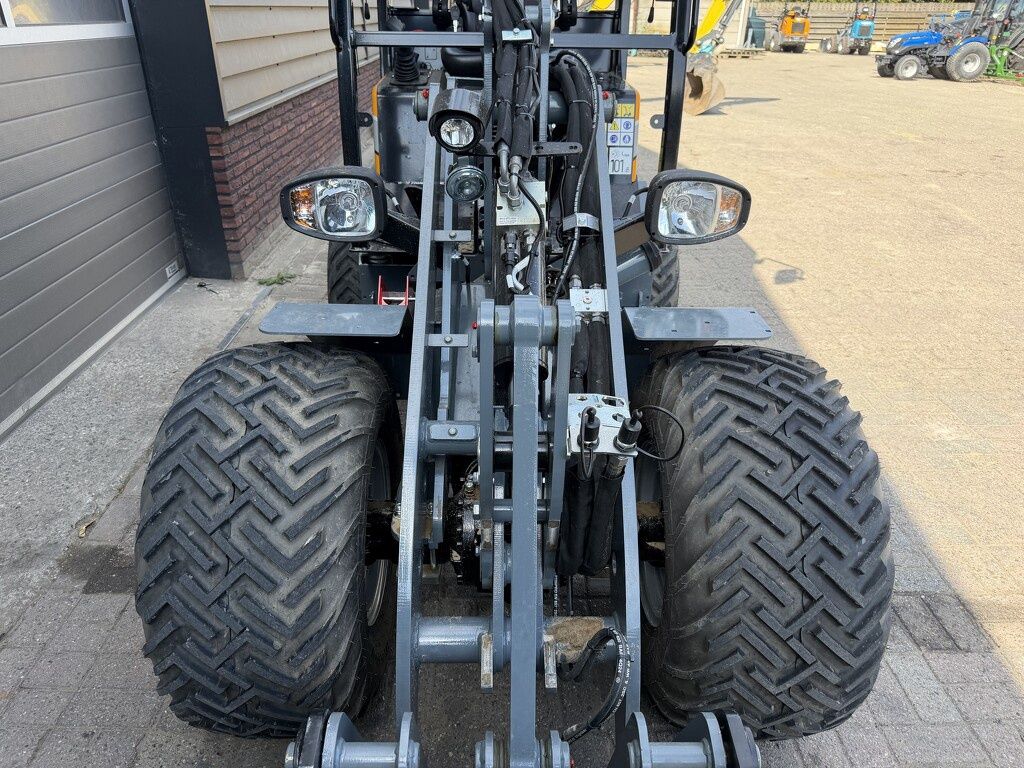 Giant G2700 X-TRA HD+ minishovel / kniklader 2026 150 uur