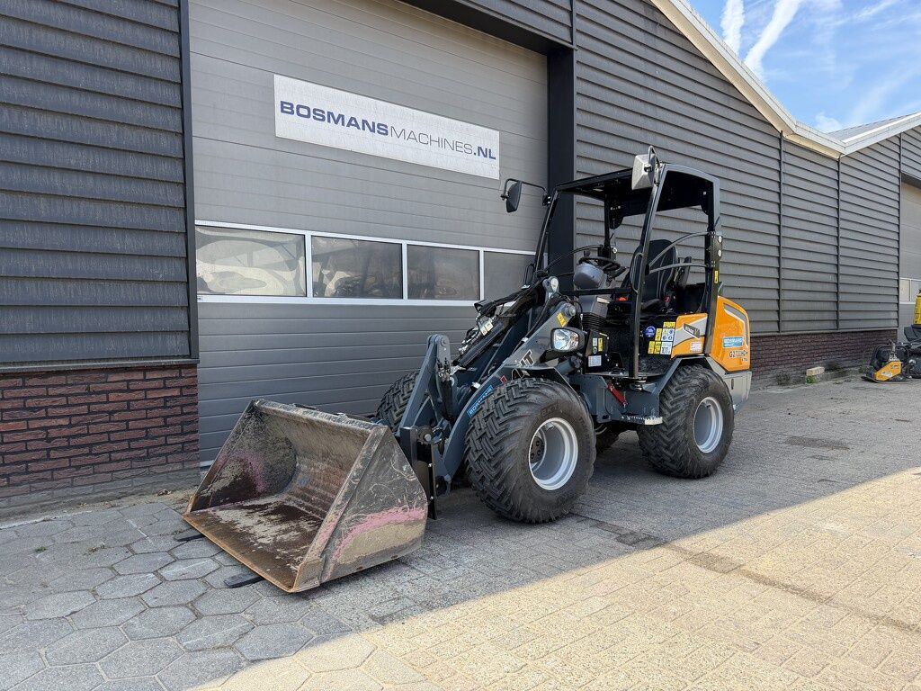 Giant G2700 X-TRA HD+ minishovel / kniklader 2026 150 uur