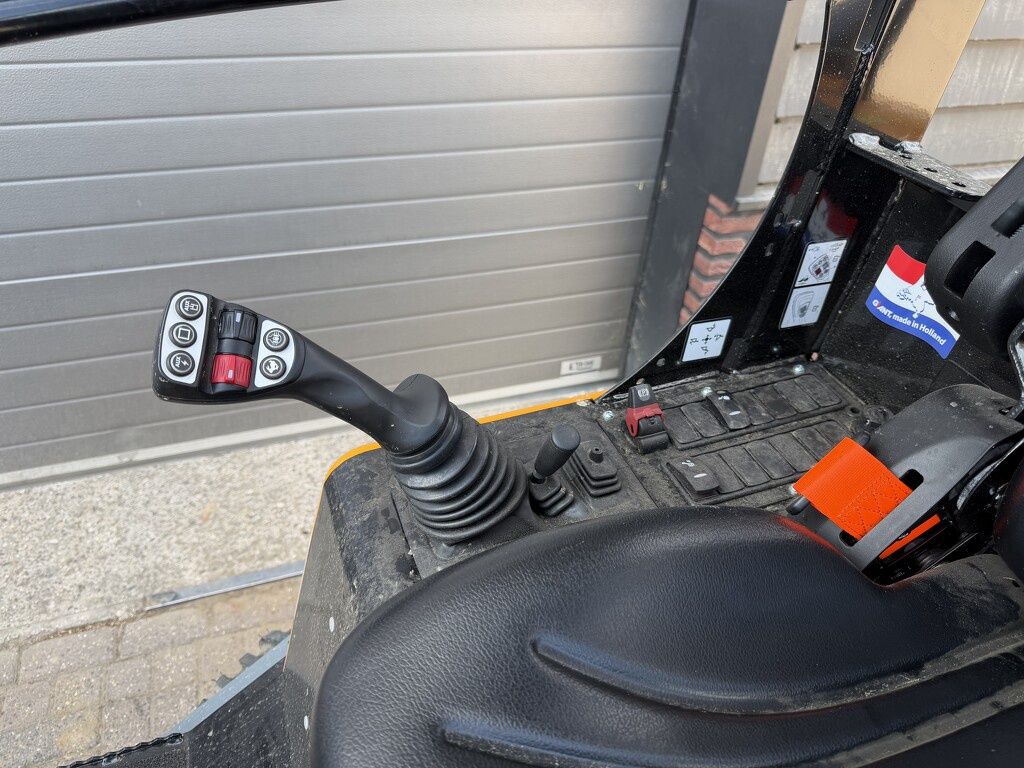 Giant G2700 X-TRA HD+ minishovel / kniklader 2026 150 uur