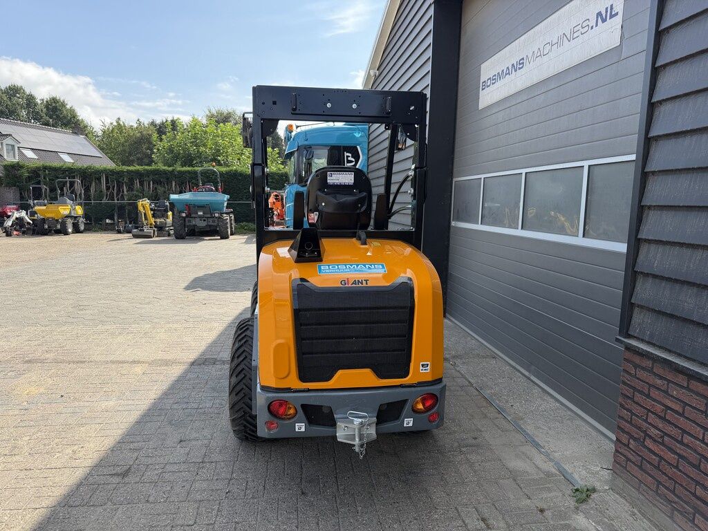 Giant G2700 X-TRA HD+ minishovel / kniklader 2026 150 uur