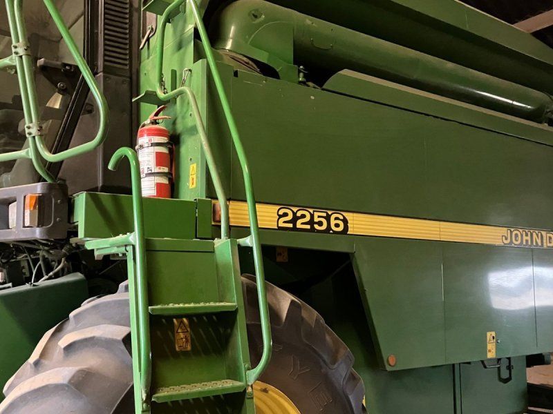 John Deere 2256-- 2256-- RESEVERET--
