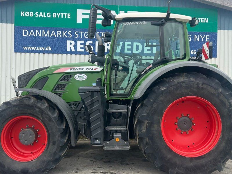 Fendt 724 Vario S4 Profi Plus