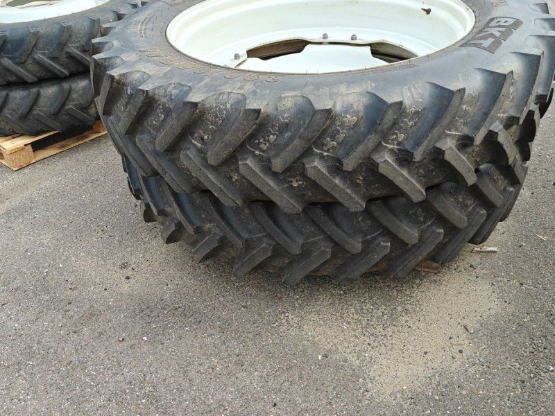 380/90R46 270/95R36 XXX New Holland T7.170