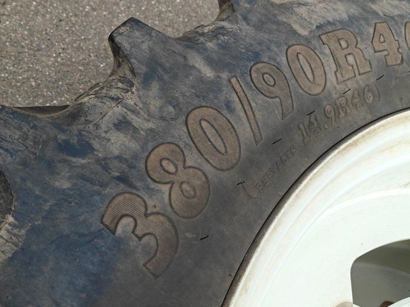 380/90R46 270/95R36 XXX New Holland T7.170