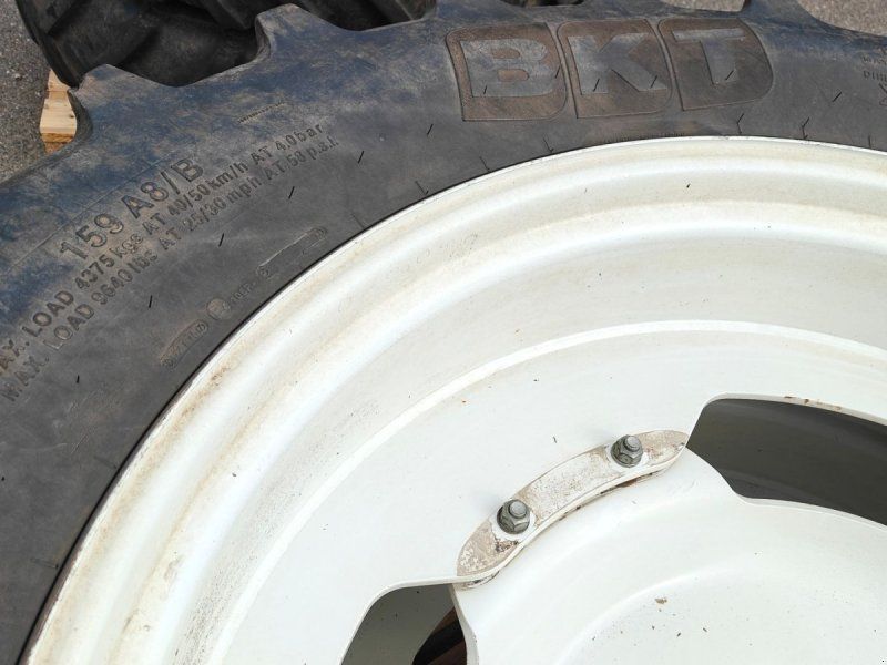 380/90R46 270/95R36 XXX New Holland T7.170