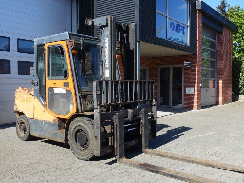 Doosan D55C-5 // 5500 kg diesel