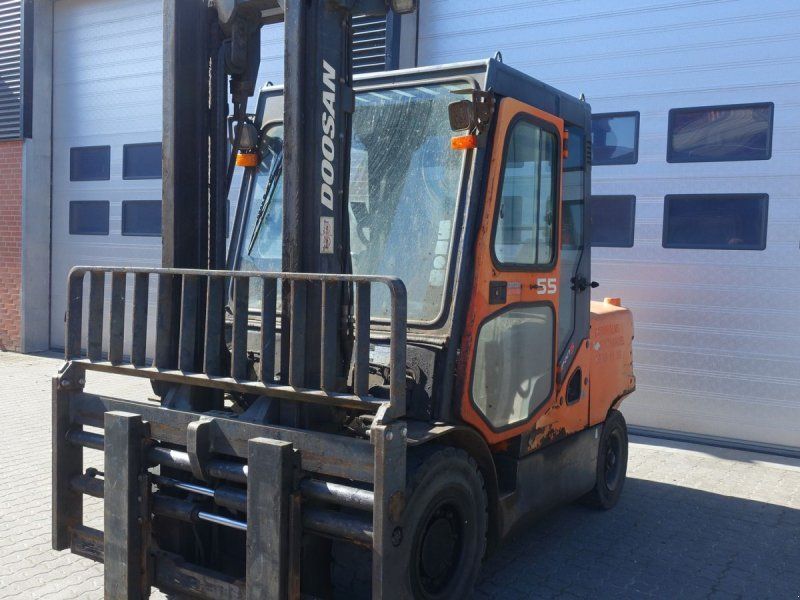 Doosan D55C-5 // 5500 kg diesel