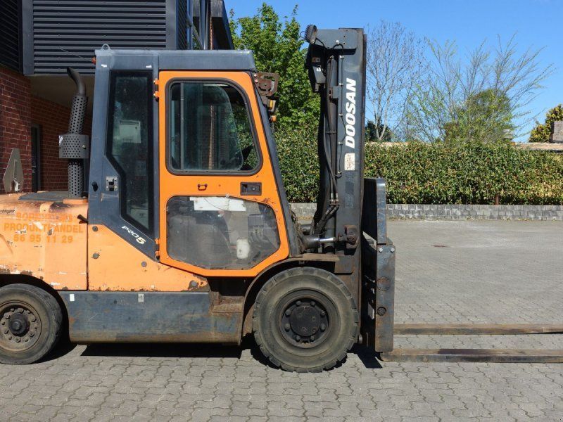 Doosan D55C-5 // 5500 kg diesel