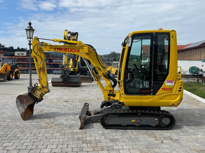Takeuchi TB 228