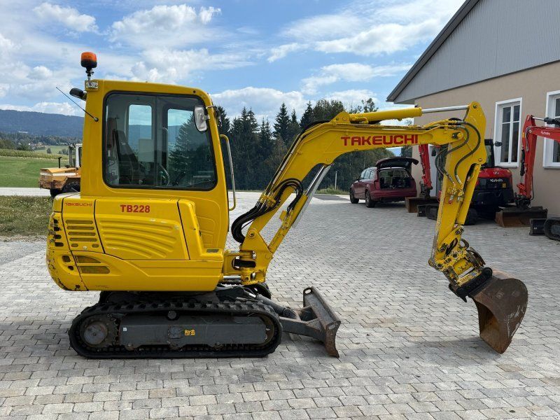 Takeuchi TB 228