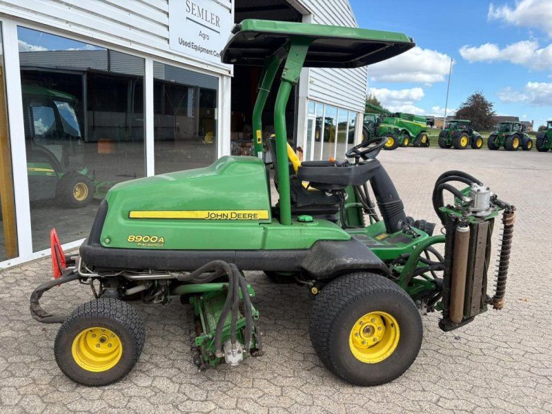 John Deere 8900A