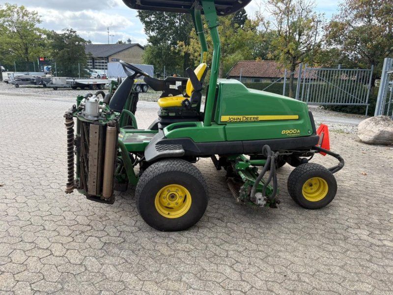 John Deere 8900A