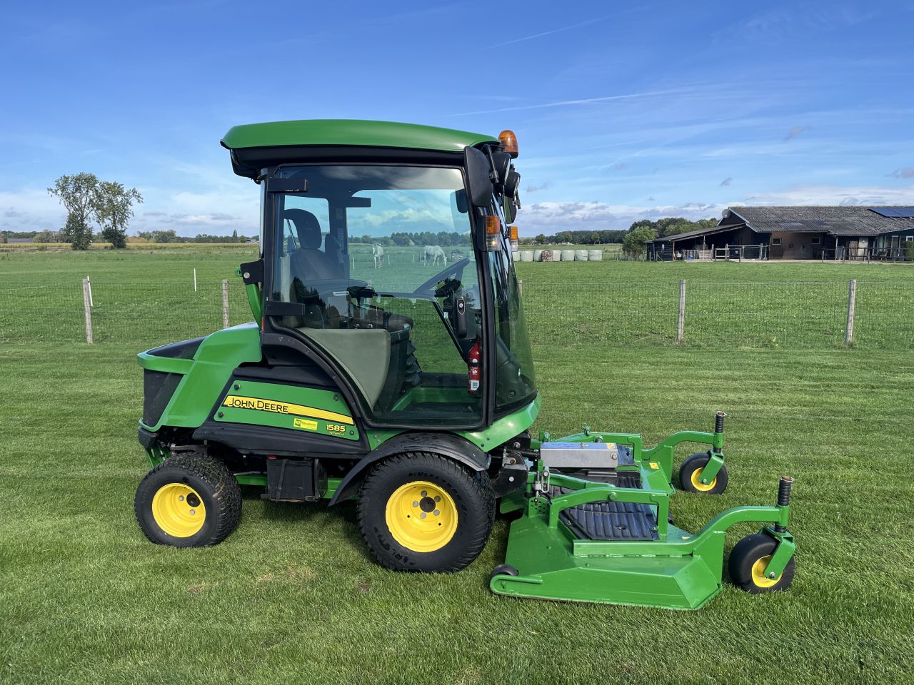 John deere 1585 diesel, airco, frontmaaier te koop