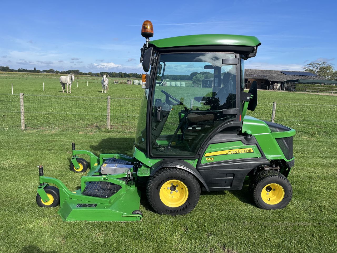 John deere 1585 diesel, airco, frontmaaier te koop