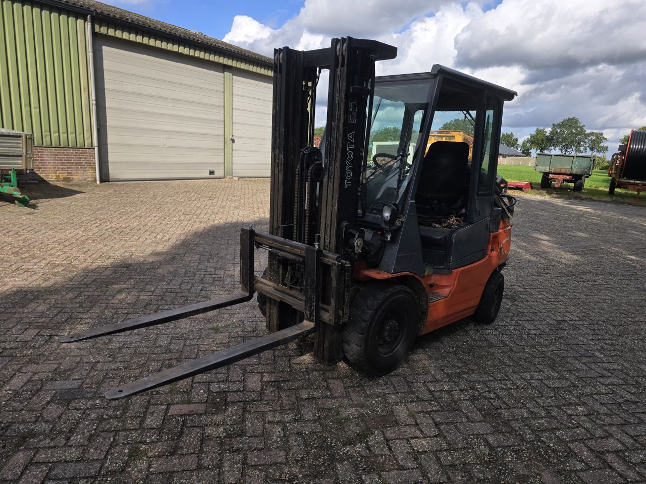 Toyota 2,5 ton lpg heftruck freelift
