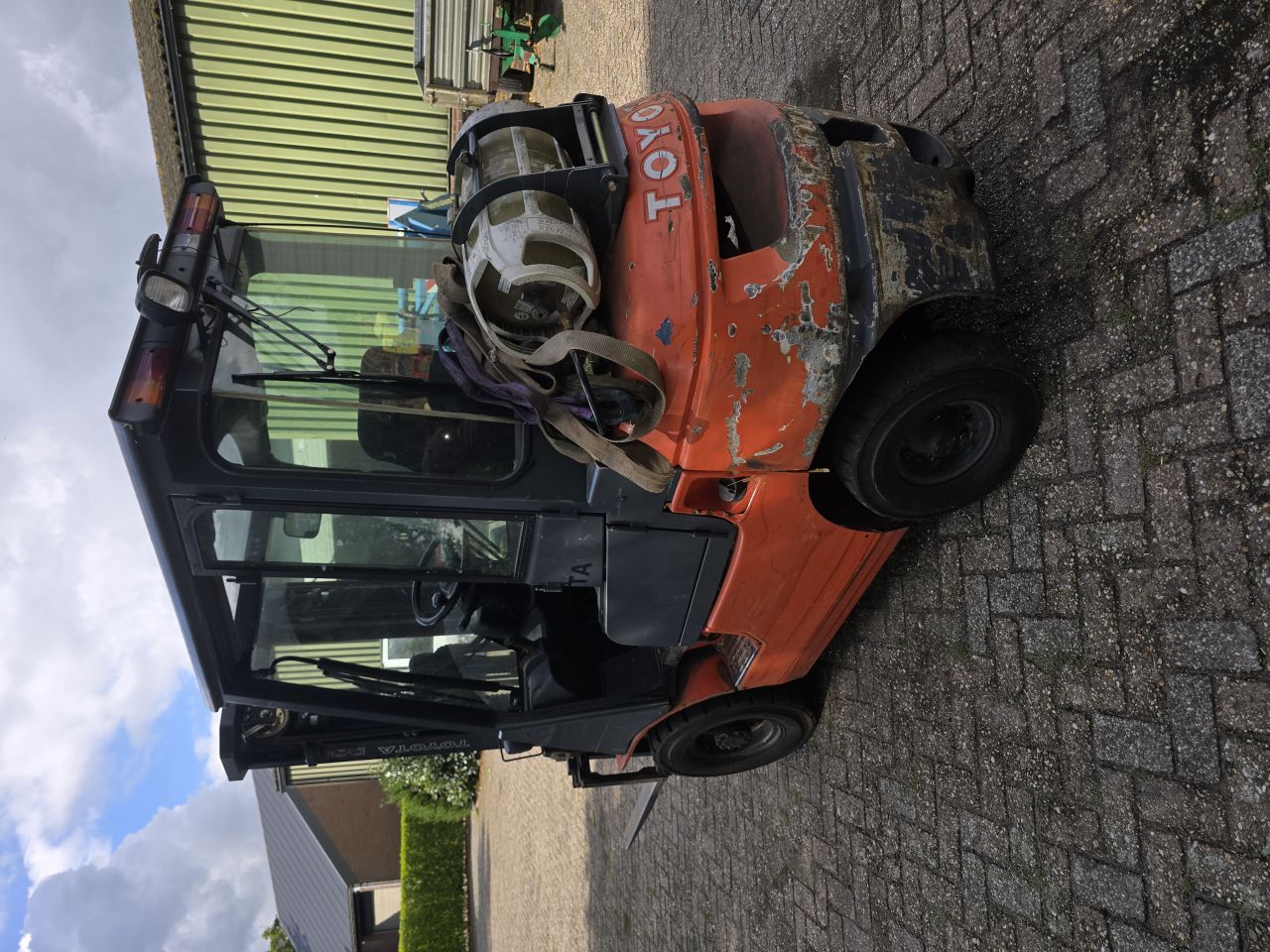 Toyota 2,5 ton lpg heftruck freelift