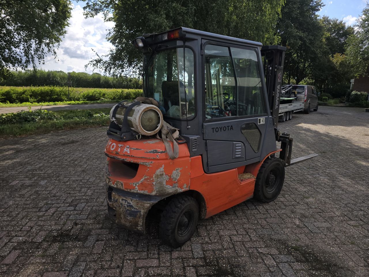 Toyota 2,5 ton lpg heftruck freelift