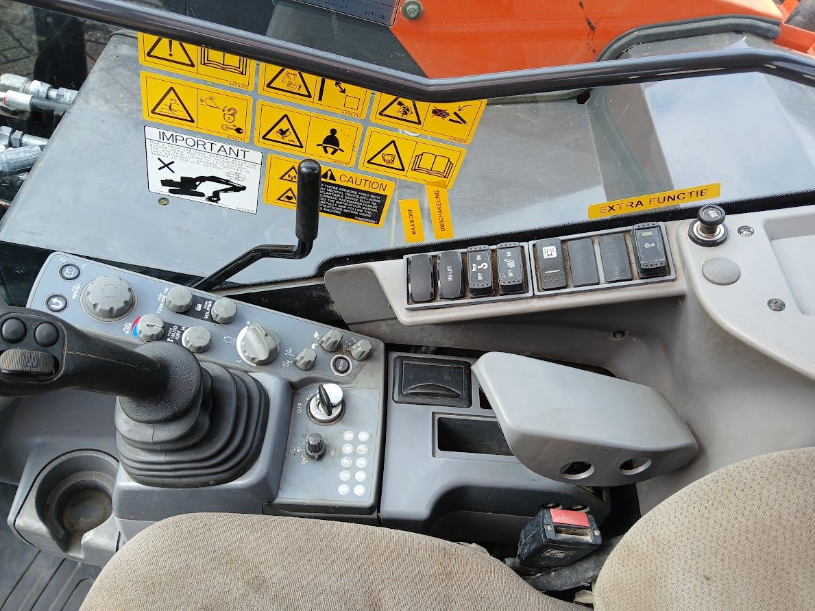 Hitachi ZX85USB-5A met verlenggiek en herder maaikorf