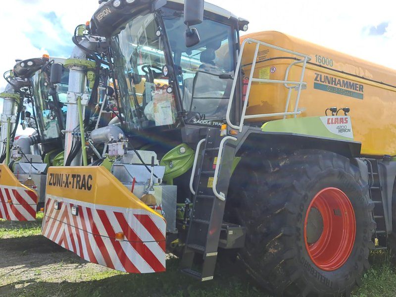 Claas Xerion 4200 Saddle Trac RTK /Volmer