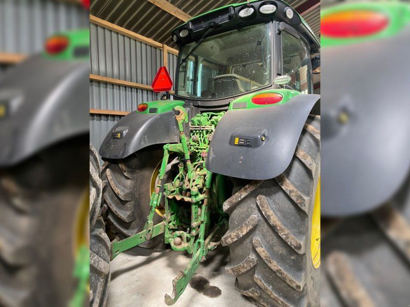 John Deere 6215R