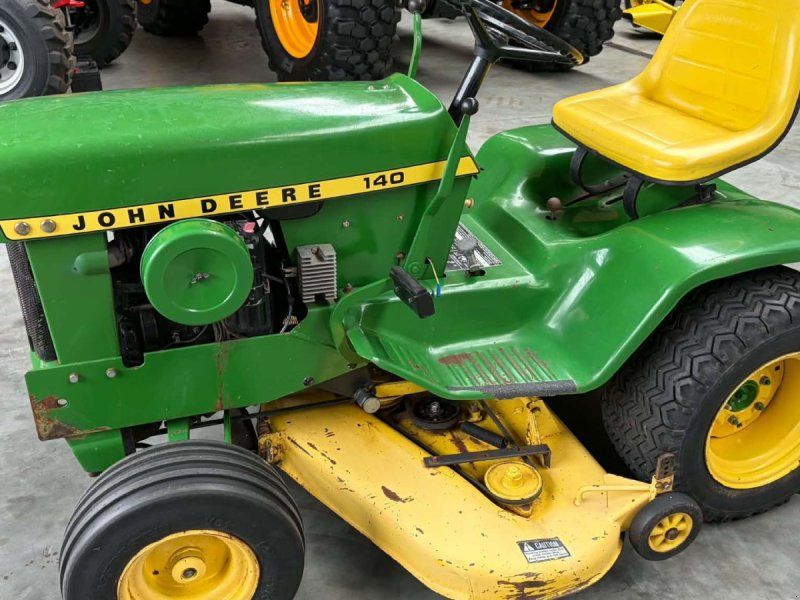 John Deere 140