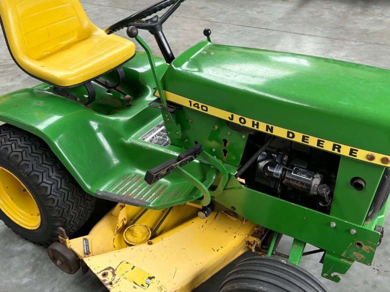 John Deere 140