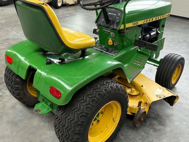 John Deere 140