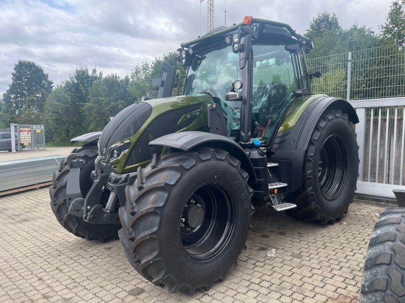 Valtra N175 D mit Rüfa u. FK