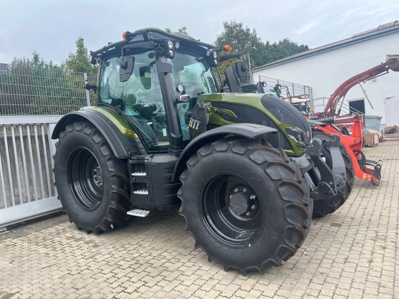 Valtra N175 D mit Rüfa u. FK