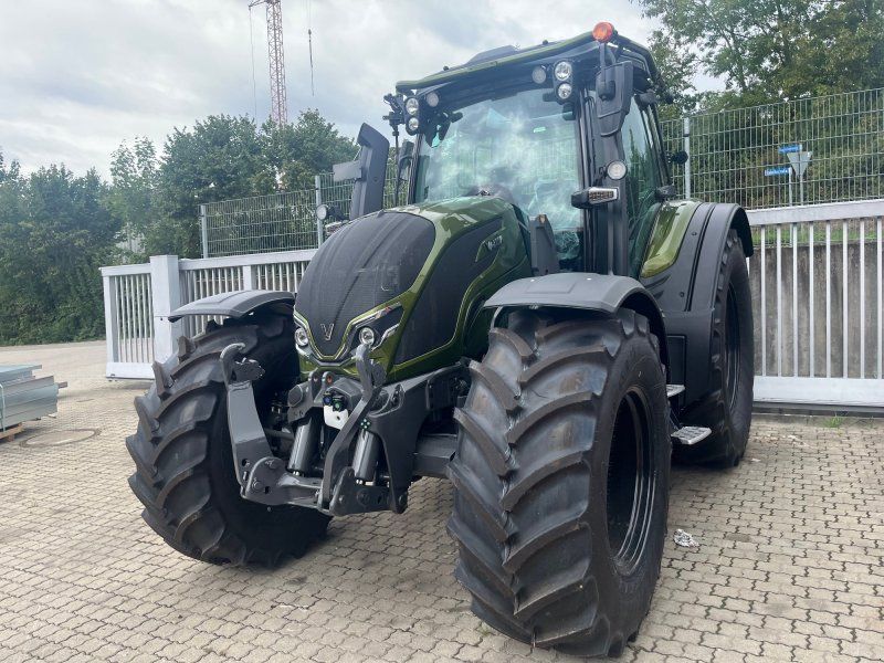 Valtra N175 D mit Rüfa u. FK