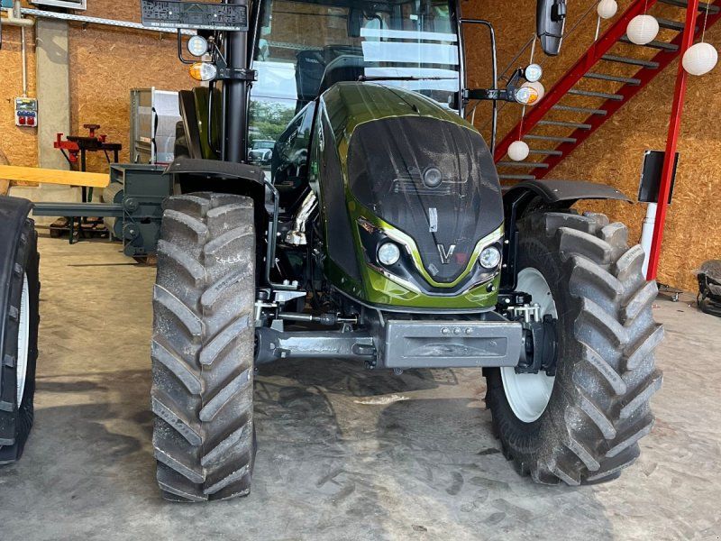Valtra A105