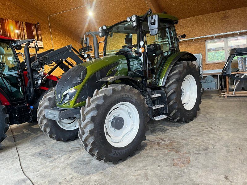 Valtra A105