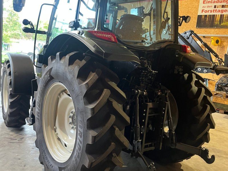 Valtra A105
