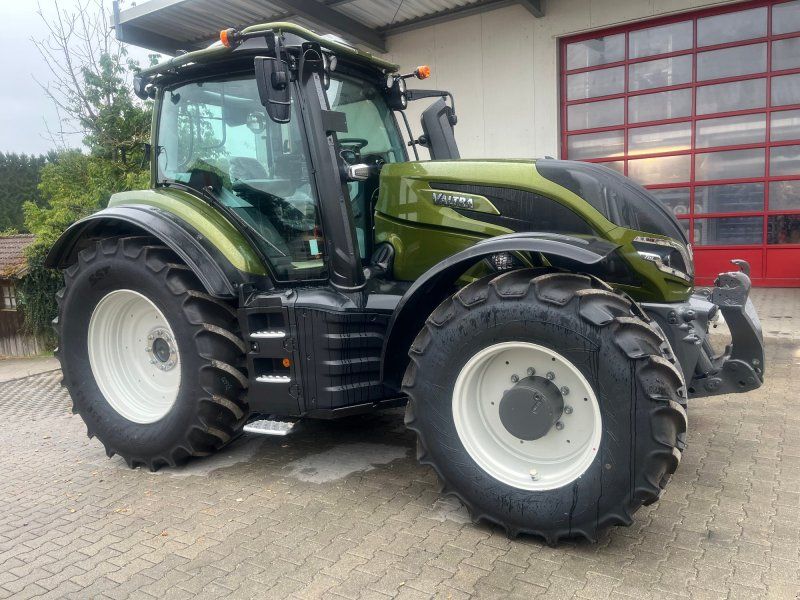 Valtra T215D m. Rüfa und FK