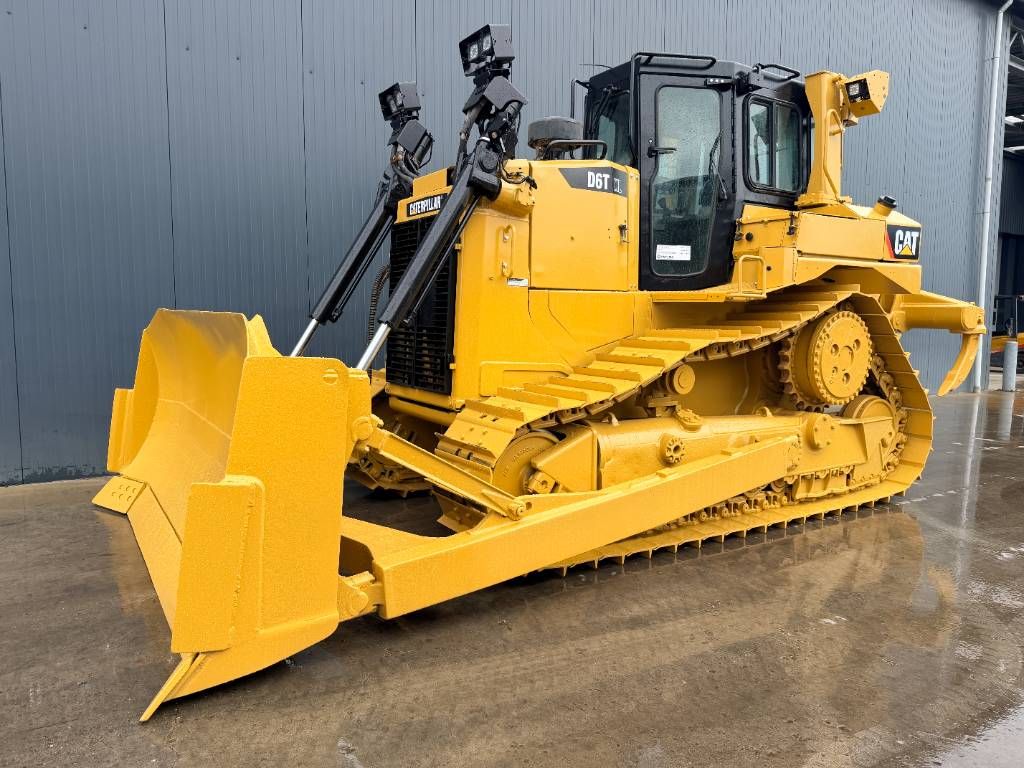 CAT D6T XL