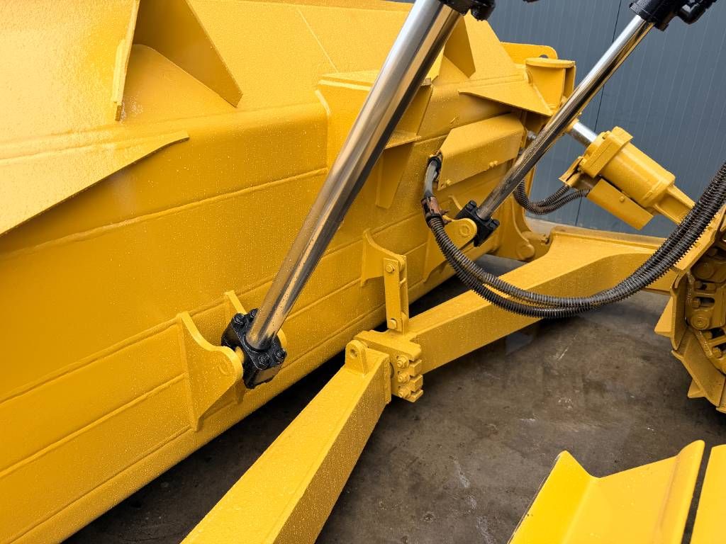 CAT D6T XL