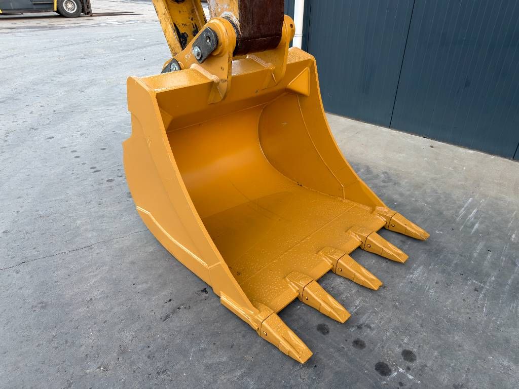 CAT 320E L